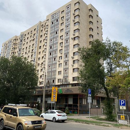 Просторная Двухкомнатная Квартира Жк Бакытты Омир Almaty Exterior photo